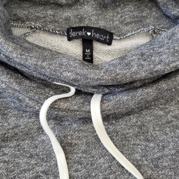 Derek Heart Ladies' Cow Neck Long Sleeve Gray Sweatshirt Size M - Picture 2 of 7